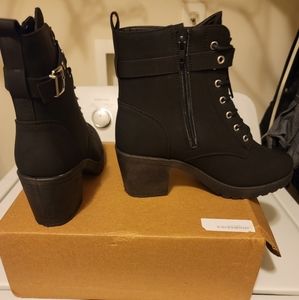 Black Chunky Heel Lace Up Hiker Boot size 7